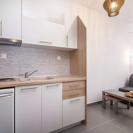 Griavas Studios & Apartments